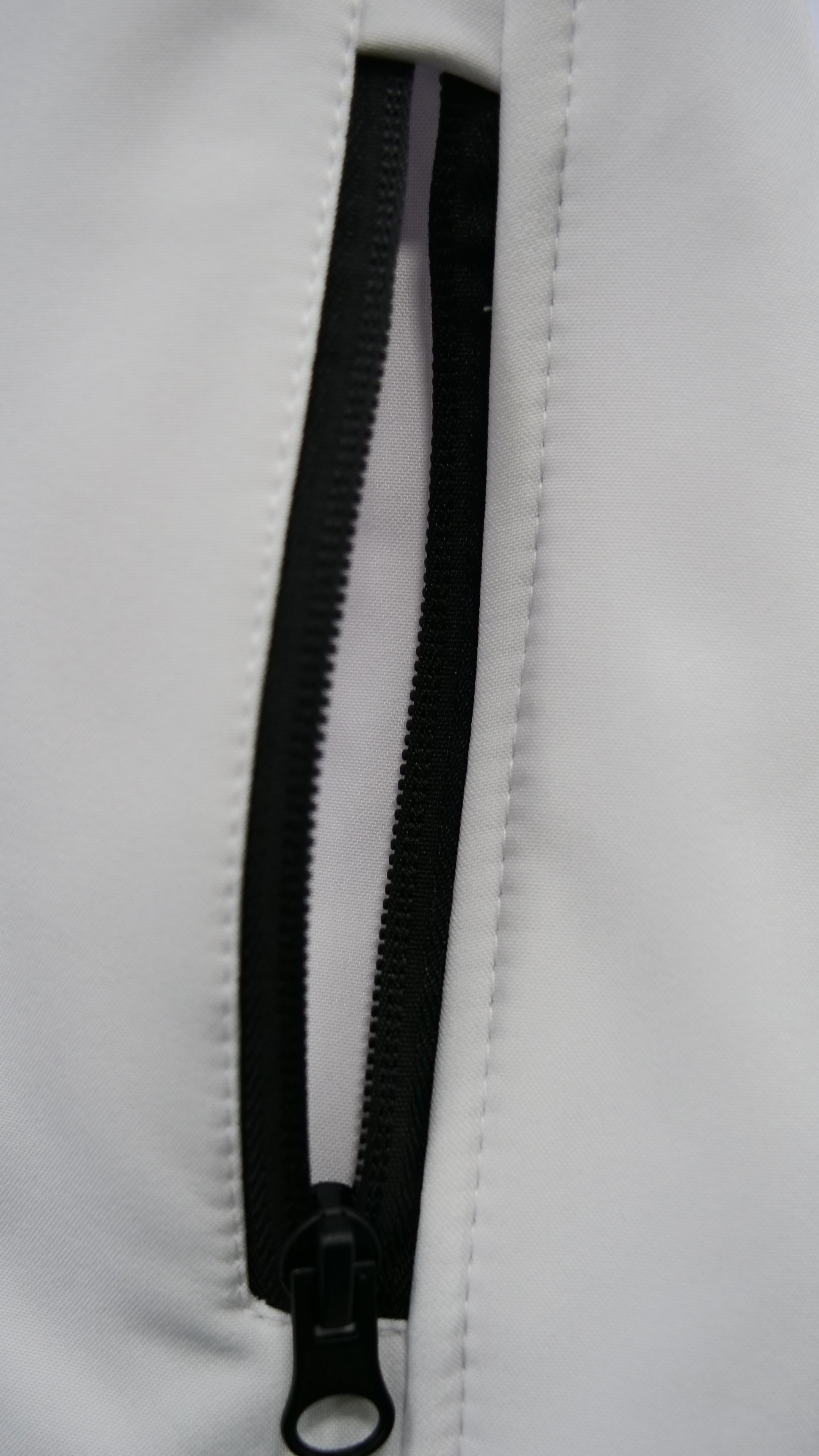 Black zipper on Potters P Exclusive White Soft Shell Jacket